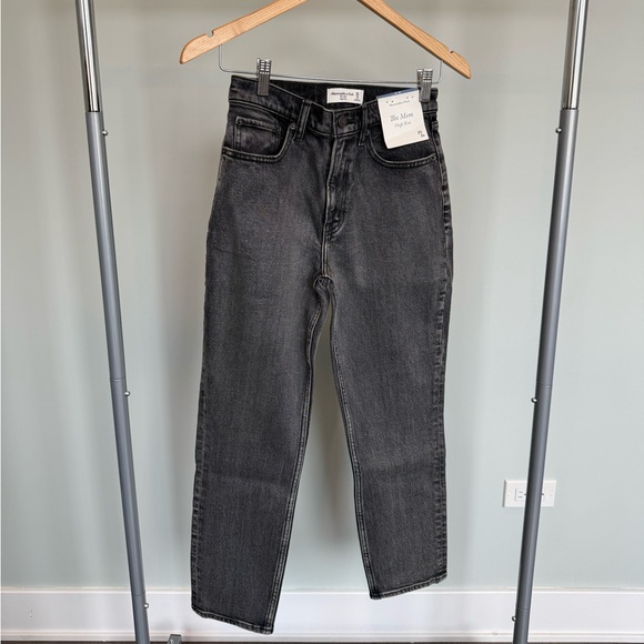 Abercrombie & Fitch Denim - Abercrombie & Fitch The Mom High Rise Jeans size 25